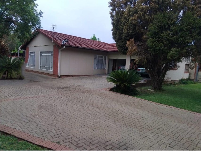 5 Bedroom Property for Sale in Flimieda North West